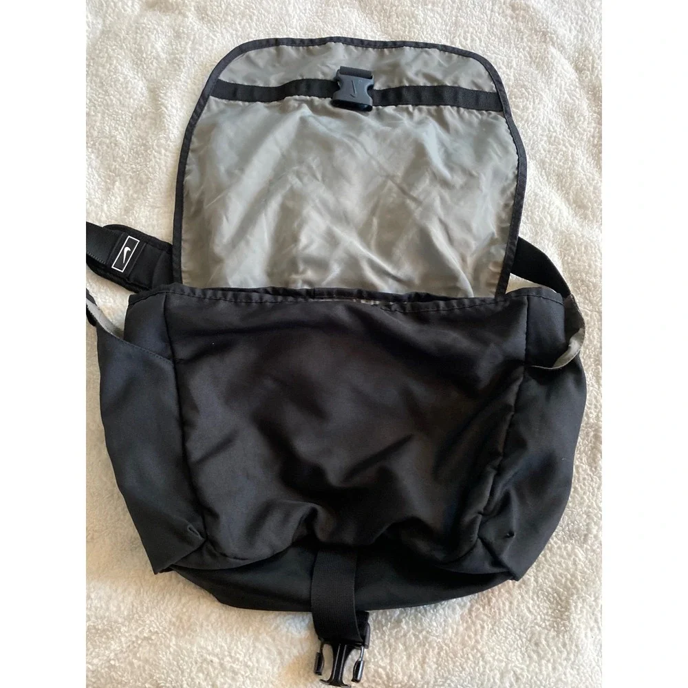 Nike Vintage Messenger Bag Black Grey Crossbody Swoosh Y2K Shoulder Bag Buckle